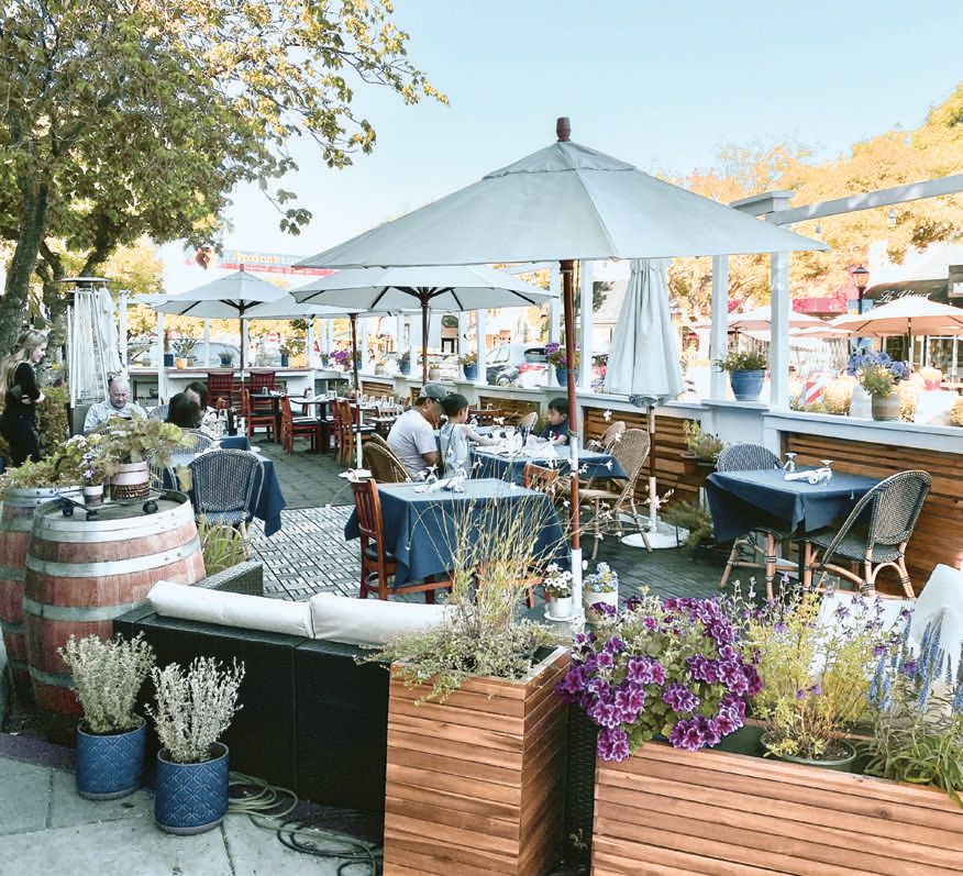 Cafe culture thrives in downtown Los Altos, with plenty of outdoor dining popping up during and aft er the pandemic. PHOTO BY: KATHY LEONG