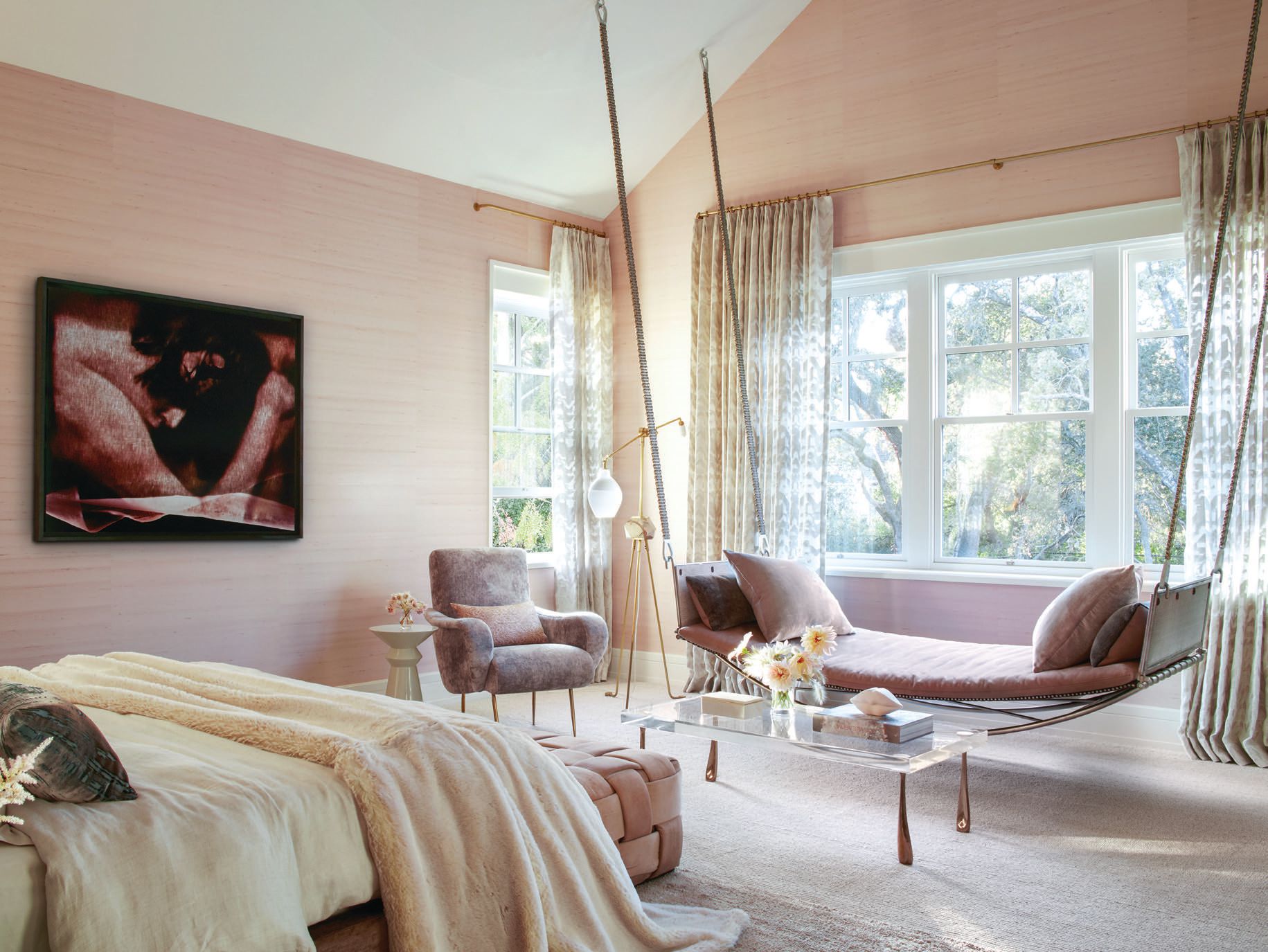 A hanging daybed by Jim Zivic sets a relaxing tone in the home’s primary suite. PHOTOGRAPHED BY ROGER DAVIES