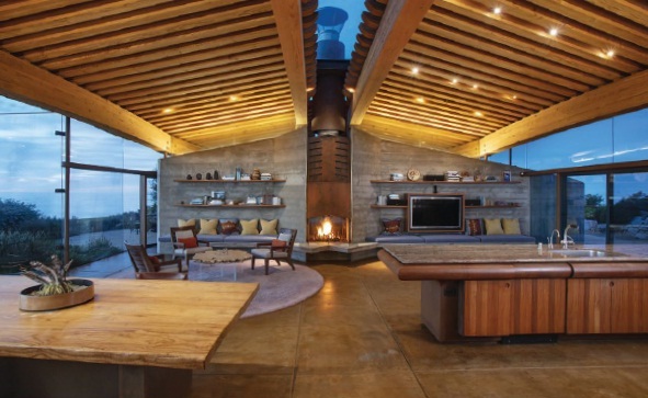 The home was designed by architect Mickey Muennig. PHOTO BY KODIAK GREENWOOD